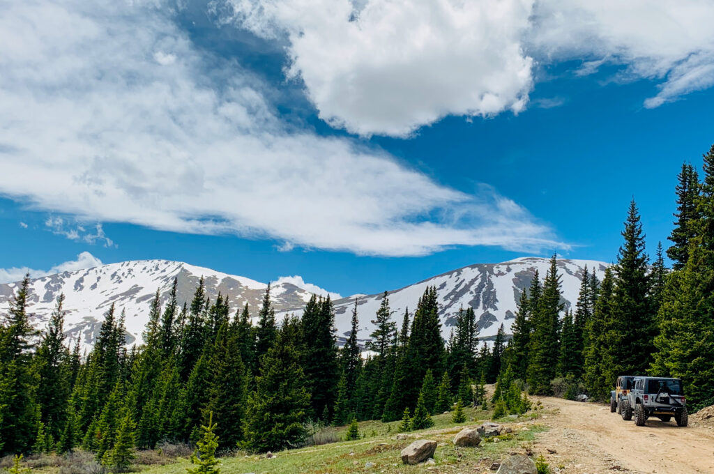 Beginner Jeep trail with mountain views near Denver”